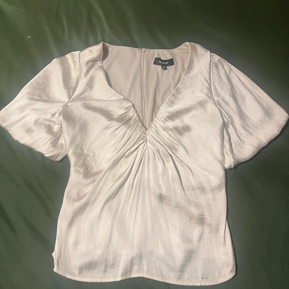 Aakaa Champagne Billowy Sleeve Vneck size small - Picture 2 of 4